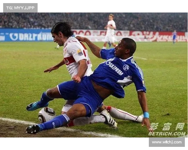 法尔范在沙尔克04的踢球位置变化及其受战术体系和个人特点的影响分析