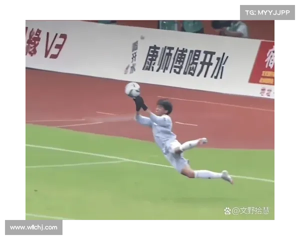 守门员如何判断和选择扑救点球方向的技巧与策略分析